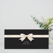 Elegante Zwarte Strik QR Code Cadeaubon (Staand voorkant)
