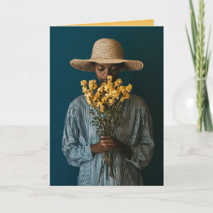 Elegante zwarte vrouw met bloemen kaart