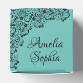 Elegante zwarte werveling op Blue Quinceañera Bedankdoosjes (Bovenkant)