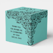 Elegante zwarte werveling op Blue Quinceañera Bedankdoosjes (Achterkant)