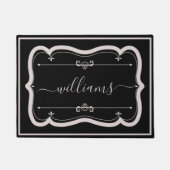 Elegante Zwarte Witte Aangepaste Versierde Script Deurmat (Voorkant)