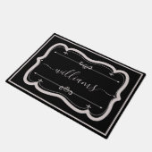 Elegante Zwarte Witte Aangepaste Versierde Script Deurmat (Schuin)
