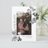 Elegante Zwarte & Witte Bloem Foto Save The Date (Staand voorkant)