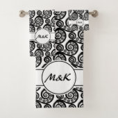 Elegante Zwarte Witte initialen Botanische varenbl Bad Handdoek (Insitu)