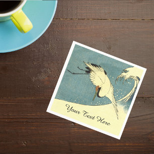 Elegante zwarte witte kraan die over Ocean Wave vl Servet