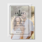 Elegante zwarte, witte kroonluchter Old Money brui Vellum Uitnodigingen (Offset (Koppel))