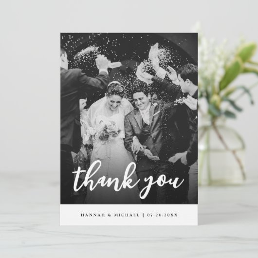 Elegante Zwarte & Witte Script Foto Huwelijk Bedankkaart (Staand voorkant)