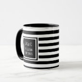 Elegante Zwarte Witte Streep Monogramnaam Mok (Voorkant links)