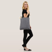 elegantes celtic-knot Muster in silber Tote Bag (Op model)