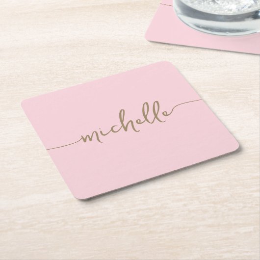 Elegantie Blush Roze Gouden Monogram Script Handte Kartonnen Onderzetters (Schuin)