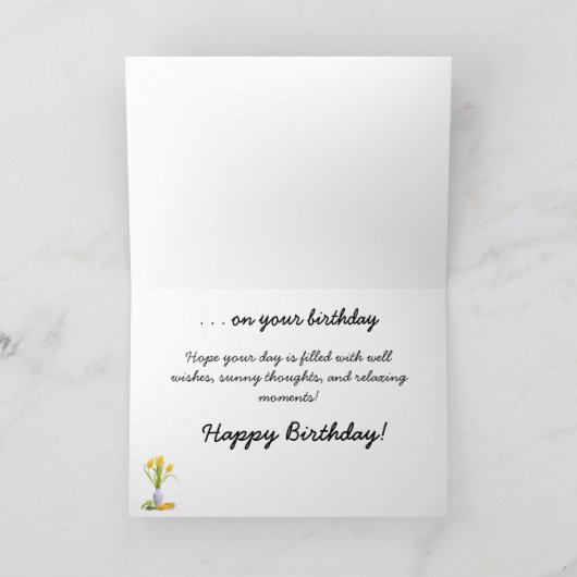 Elegantie en eenvoud. Zonnige verjaardagsgroeten Kaart (Binnen)