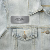 Elegantie en flair: luxe geborsteld zilver metalli naamplaatje (In situ)