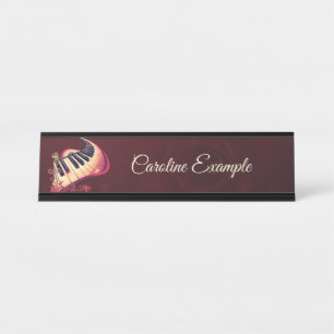 Elegantie in beweging, de gebogen piano. bureau naambordje