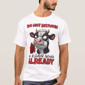 Elegantie in contrast: Zwart-wit Koe Holding T-shirt (Voorkant)