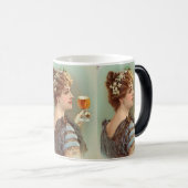 elegantie: Jonge dame met een Drink Magische Mok (Voorkant rechts)