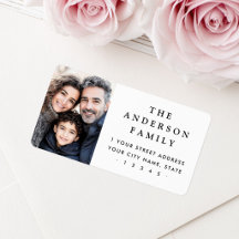Elegente familiefoto met wit retouradres