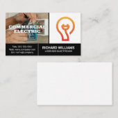 Elektricien die aan draden werkt visitekaartje (Voorkant / Achterkant)