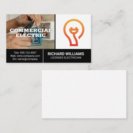 Elektricien die aan draden werkt visitekaartje (Voorkant / Achterkant)