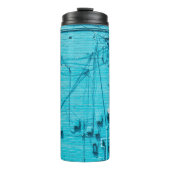 ELEKTRICITEITSMETER OP BLAUW BRICK WALL THERMOSBEKER (Voorkant)