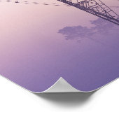 Elektriciteitspylons in mist bij zonsopgang. poster (Hoek)