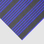 Elektrisch blauw en houtskool met vijf strippen tissuepapier (Detail)