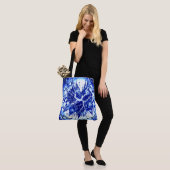 Elektrische Blau Bloemuitbarsting Tote Bag (Op model)