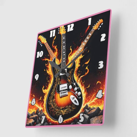 Elektrische gitaren barsten in vlammen op het podi vierkante klok (Hoek)