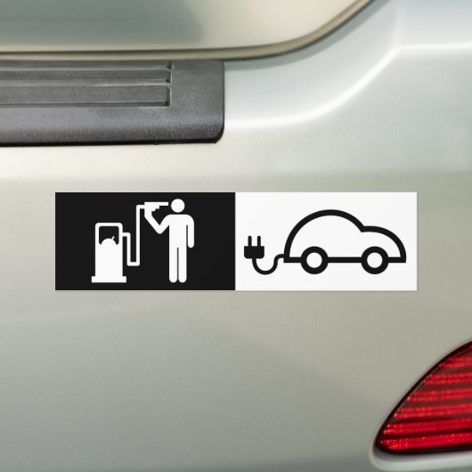 Elektrische groene personenauto met een pomp voor  bumpersticker (Op auto)