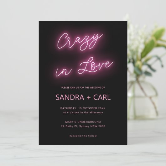 Elektrische waanzin in Love Neon Glow Light Wedden Kaart (Staand voorkant)