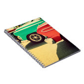 Elektronisch muziektoetsenbord synthesizer met wit notitieboek (Rechterzijde)