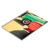 Elektronisch muziektoetsenbord synthesizer met wit notitieboek (Linkerzijde)