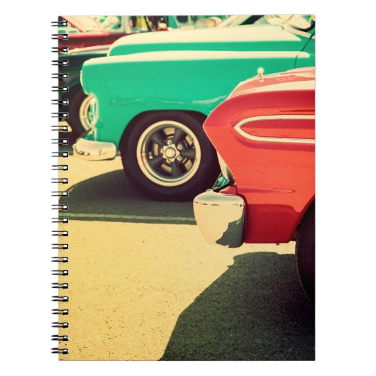 Elektronisch muziektoetsenbord synthesizer met wit notitieboek (Voorkant)