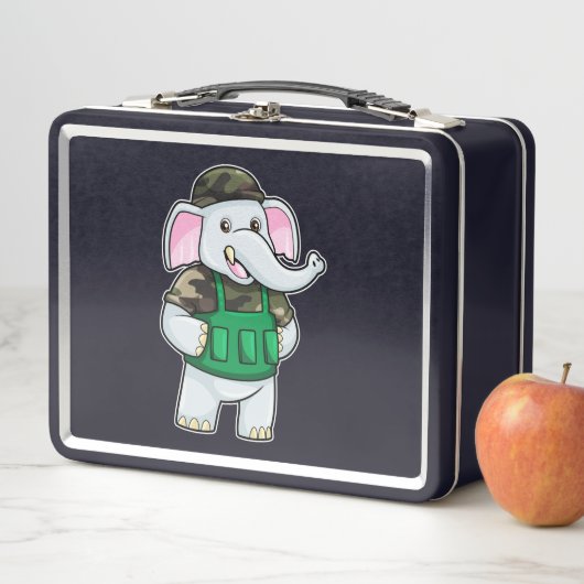 Elephant als Soldaat met Uniform & Helmet (In situ)