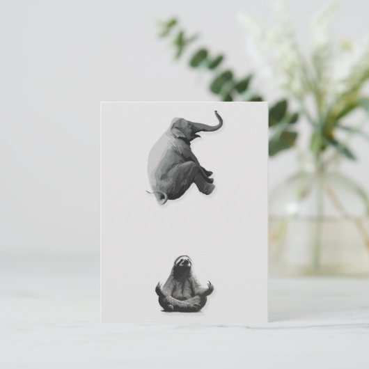 Elephant and Meditating Sloth Harmony Briefkaart (Staand voorkant)