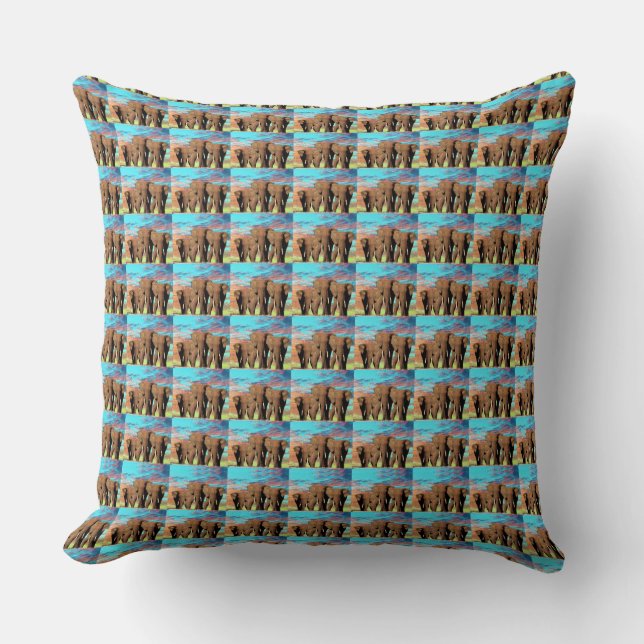 Elephant Family at Sunrise Pattern Kussen (Voorkant)