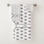 Elephant Geometric Monogram Black en White Bad Handdoek (Insitu)