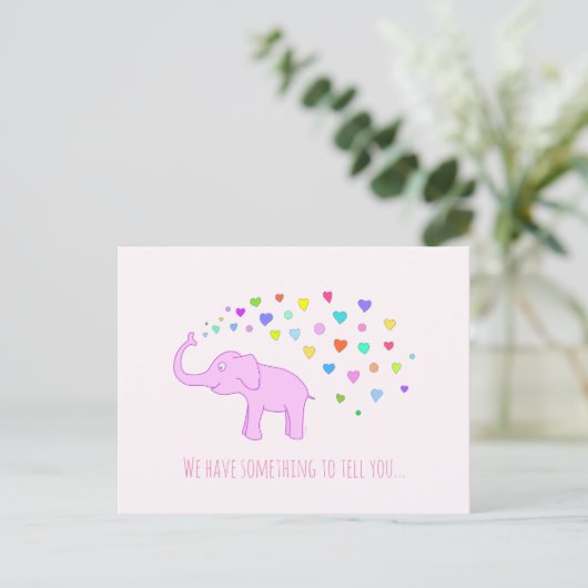 Elephant met briefkaart voor kleurenharten (Staand voorkant)
