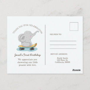 Elephant op een skateboard aanklagen. briefkaart