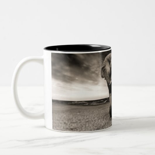 Elephant op Run Tweekleurige Koffiemok (Links)