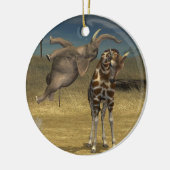 Elephant springt over Giraffe Keramisch Ornament (Links)