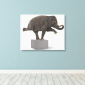 Elephant-uitvoerende truc op doos canvas afdruk (Insitu (Houten vloer))