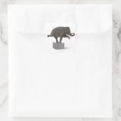 Elephant-uitvoerende truc op doos vierkante sticker (Tas)