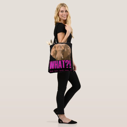 Elephant wat zei je net? tote bag (Op model)