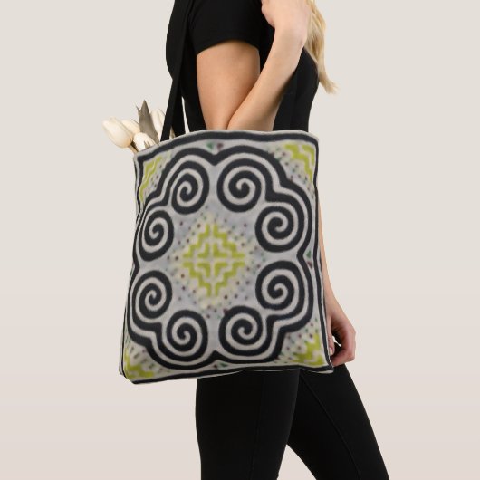 Elephant's Foot Hmong Pattern Tote Bag (Dichtbij)