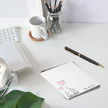 Elephants schattige moeder baby-kindernaam notitieblok<br><div class="desc">Twee schattige cartoon olifanten houden roze hartvormige ballonnen vast in hun boomstammen. Witte achtergrond.  Sjabloon voor jouw naam,  donkergrijze letters</div>