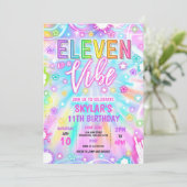 Eleven is een vibe neon gloed 11e verjaardagsfeest kaart (Staand voorkant)
