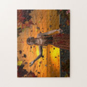 Elf in vallende bladeren tegen een herfstzonsonder legpuzzel (Verticaal)