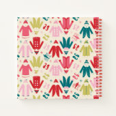 Elf kleurrijke jas en schoenen patroon notitieboek (Achterkant)