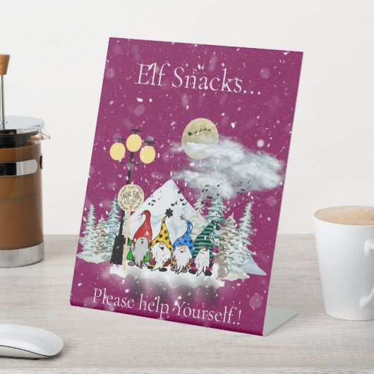 Elf kwartet kerstfeest snacks reclamebord met voetstuk (Insitu)