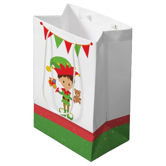 Elf met cadeaus en witte achtergrond-wrappen medium cadeauzakje (Voorkant Gekanteld)